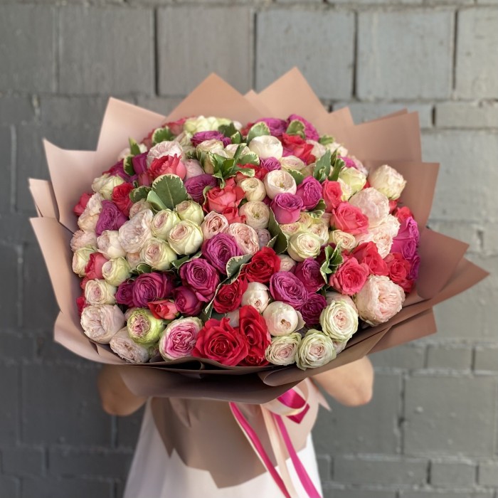 Букет из 51 кустовой пионовидной розы MIX